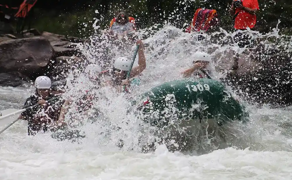 How to kayak in Rapids-learn Rapid doloremque