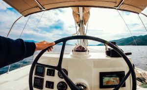 why is vhf radio considered the best for help？ doloremque
